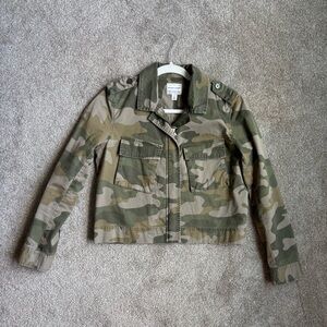 Melrose and Market Lightweight Camouflage Cropped Women's Jacket